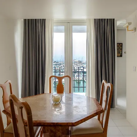 Апартаменты Marina Views Картейра